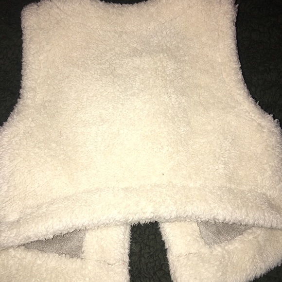 Fuzzy teddy bear vest 🥰 - Picture 4 of 6